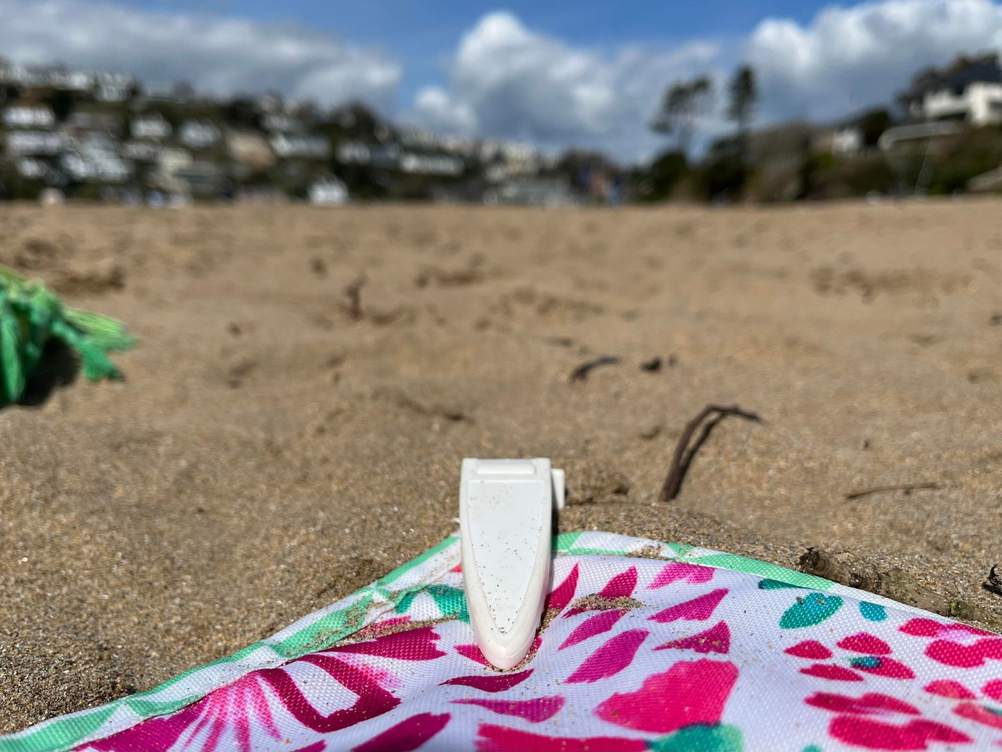 The Beach Towel Clip (WHITE)